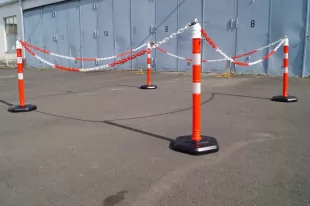 Słupek wygrodzeniowy U-12b | PCV, elastyczny, odblaskowy, czerwony